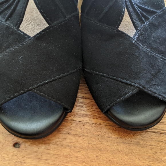 Earth Black Peep Toe Wedges - Picture 5 of 8
